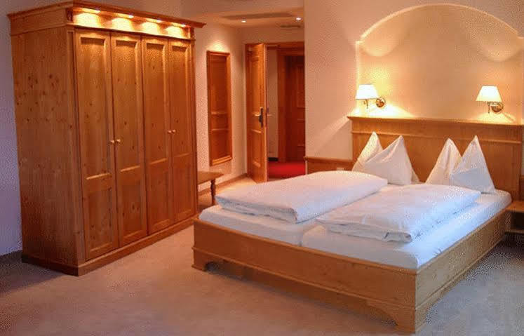 Hotel Garni Partaneshof Мерано Екстер'єр фото